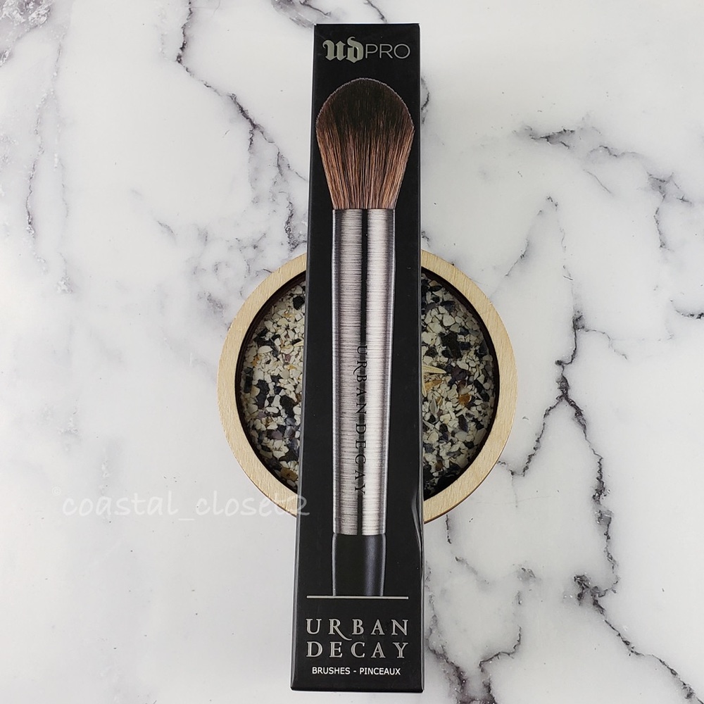 Urban Decay Pro Large Tapered Powder Brush | F-103